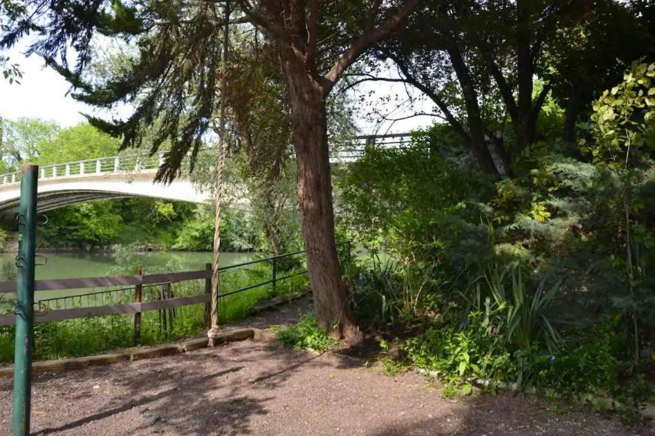 Leleka Hostel Esbly Zewnętrze zdjęcie